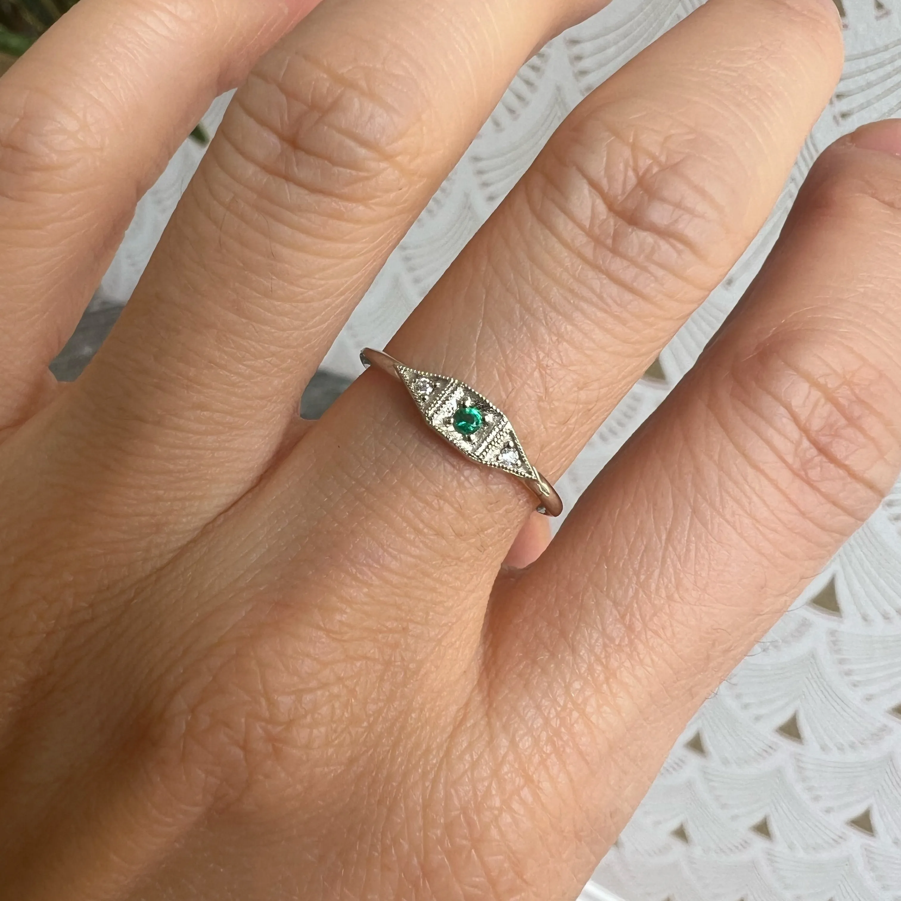 Emerald Mini Deco Point Ring