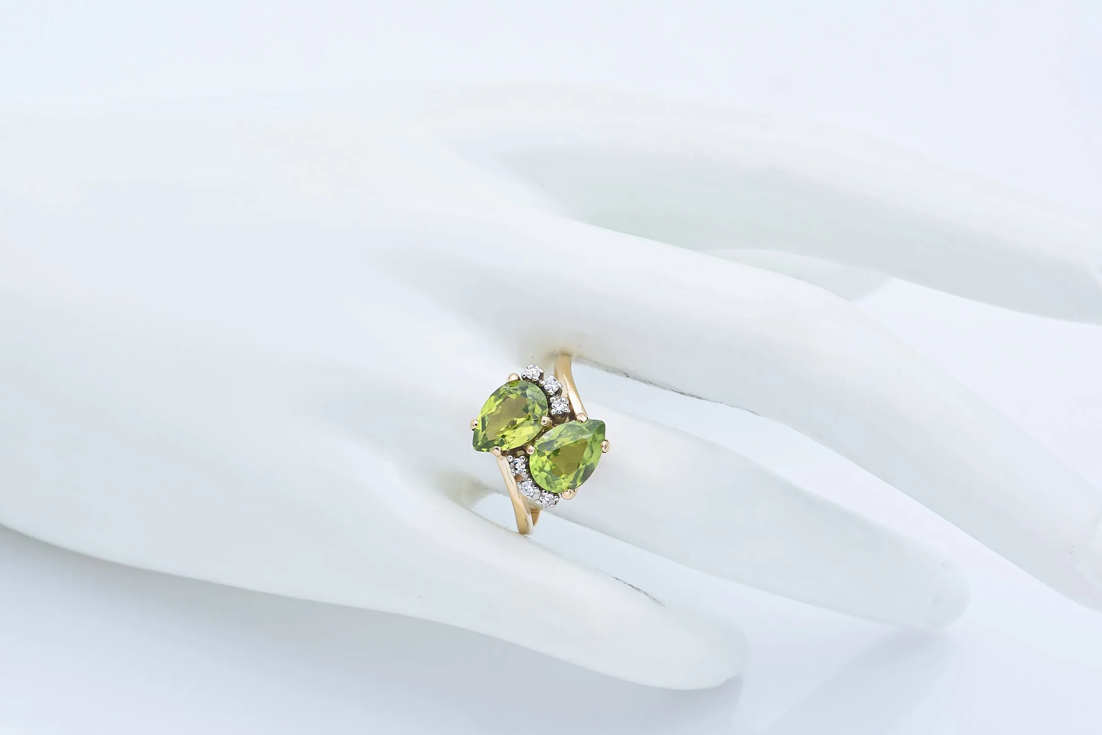 Estate 14K Yellow Gold Peridot & Diamond Band Ring Size 8