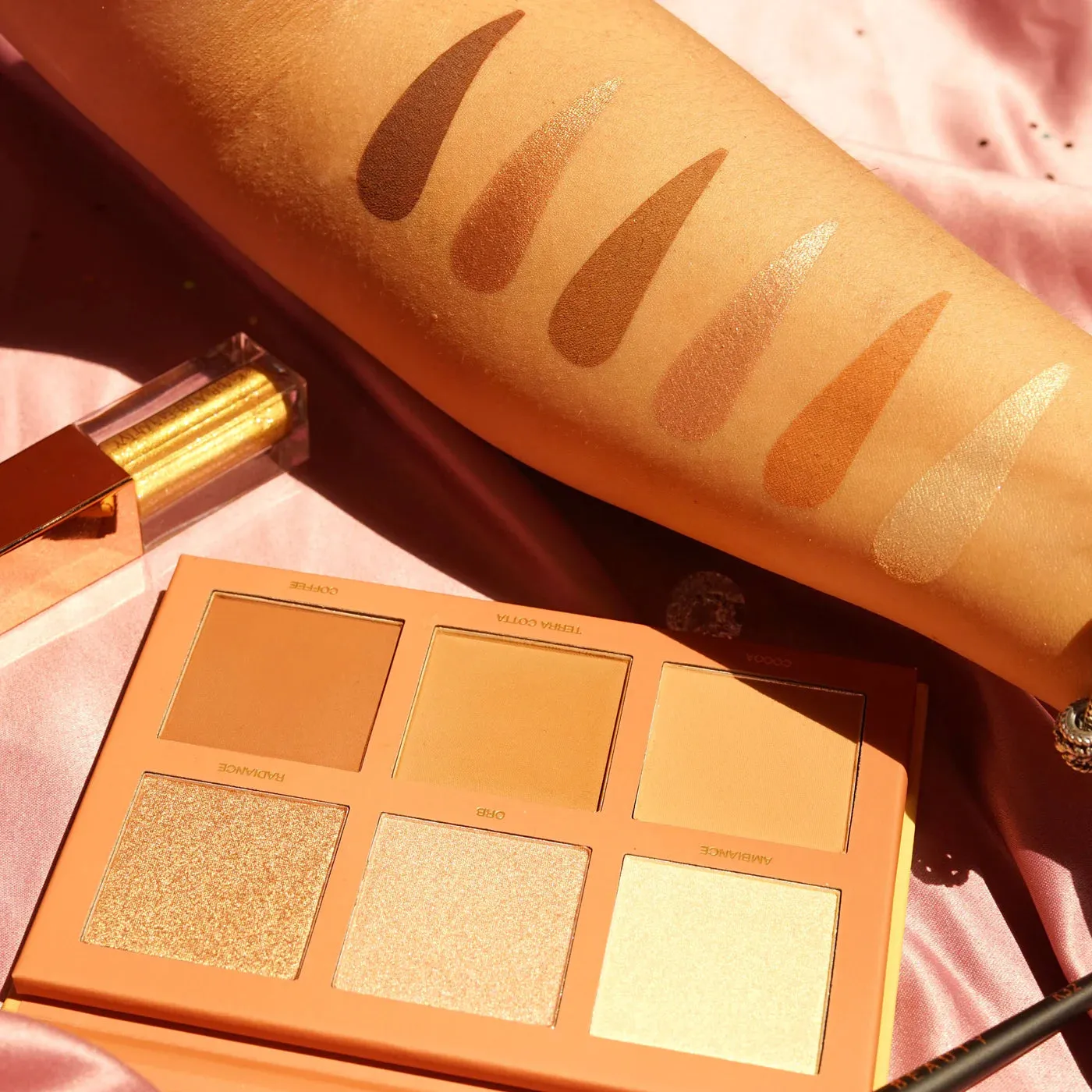 KARA Bronzed Goddess Paleta de Bronzer e Iluminadores