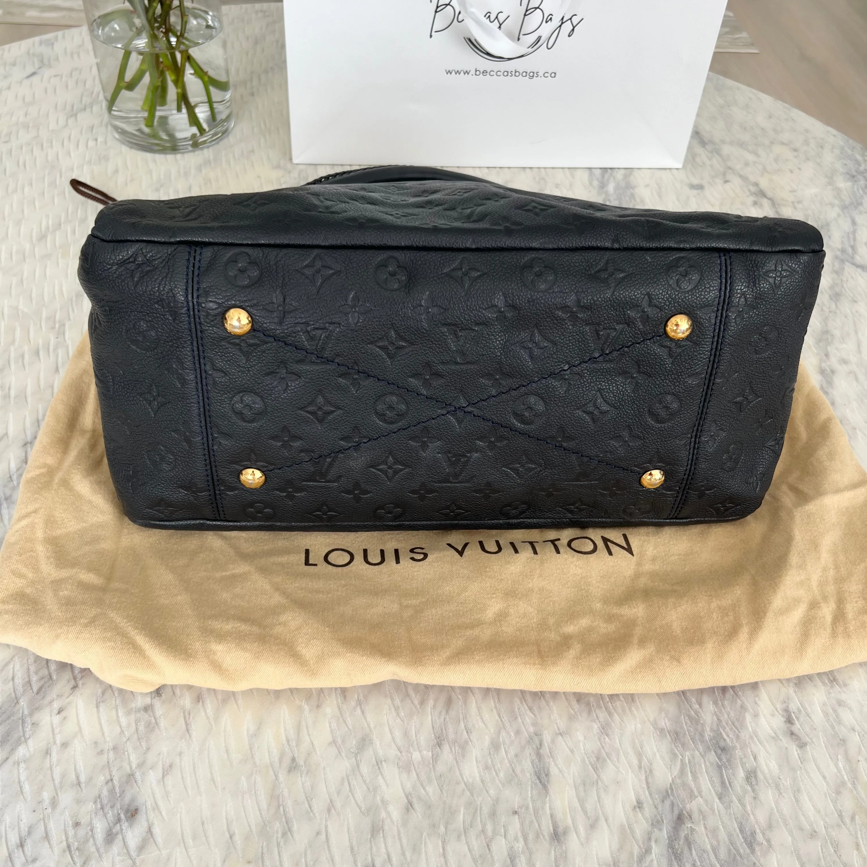 Louis Vuitton Artsy MM Bag