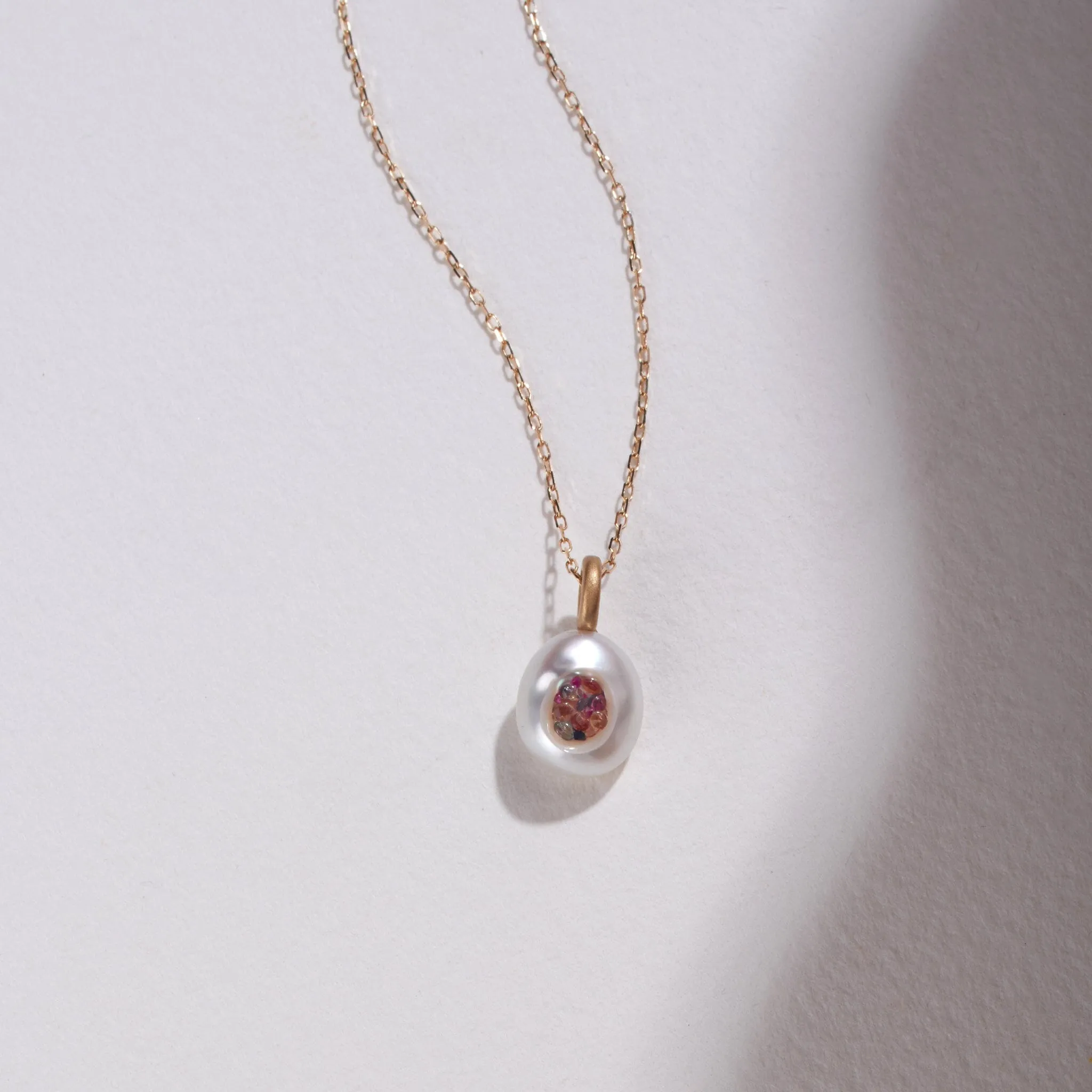 Piccolo Finestrino Collection Freshwater Pearl Pendant with Multicolored Sapphire